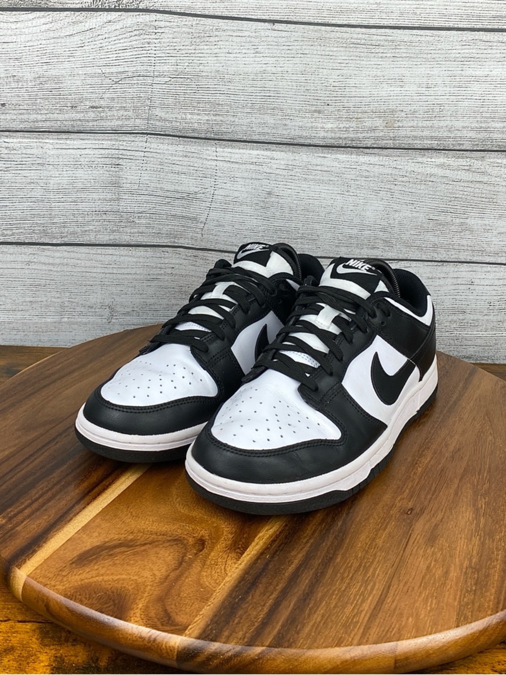 Nike Woman’s Black White Low-Top Athletic Sneakers - Picture 2 of 12